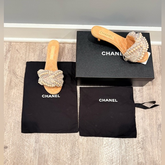 CHANEL Pearl and Beige Slip-On Kitten Heel Sandals EUC - Picture 12 of 14